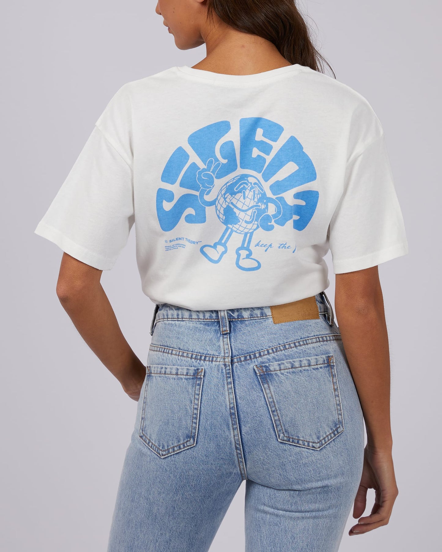 Keep the Peach Tee – Graphic Tee in White
