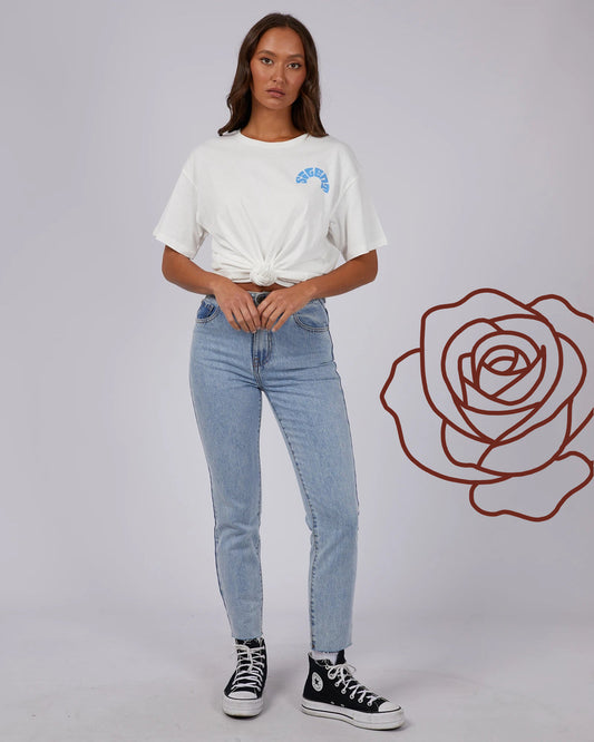 Keep the Peach Tee – Graphic Tee in White
