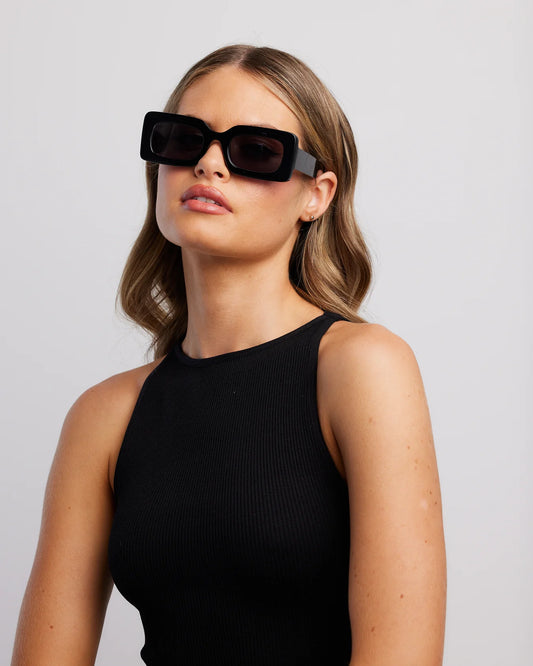 Twiggy Black