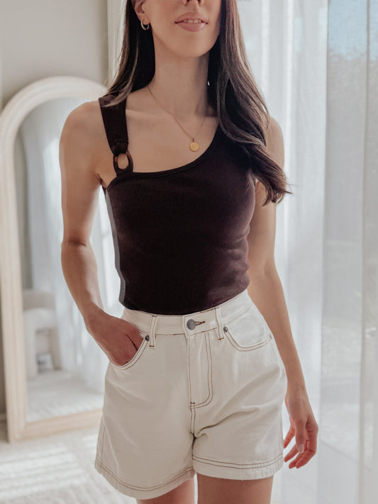 Willow Rib Tank in Brown tucked into the Josie Short in Vintage White, hand in pocket